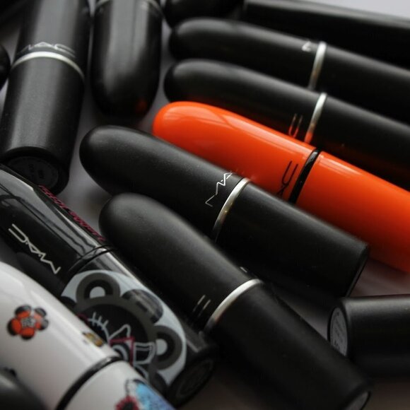 Lot of 2 MAC Lipsticks: Devoted to Chili & Sweet Sakura - Picture 1 of 11